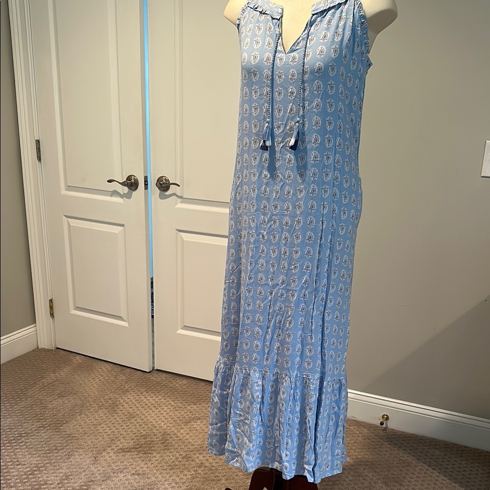 Blue Paisley Maxi Dress. NWT 🍁